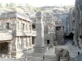 西インドの「石窟寺院」